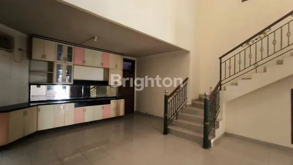 image DIKONTRAKKAN RUMAH 2 LANTAI BAGUS SIAP HUNI ONE GATE SYSTEM DEKAT BANGET KE UNIVERSITAS UNAIR AIRLANGGA GM GALAXY MALL ITS (2)