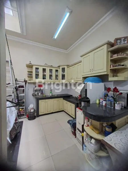 image *RUMAH DENGAN PINTU JATI, DARMO PERMAI SELATAN, DEKAT HR MUHAMMAD, SURABAYA BARAT* (1)