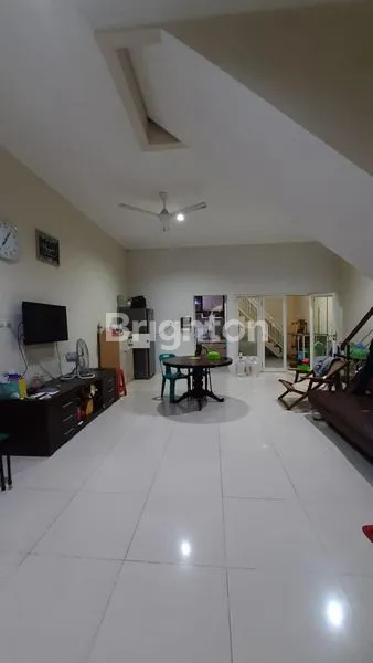 image 2ND TERAWAT MINIMALIS KARANG ASEM 2 LANTAI HADAP UTARA BONUS KANOPI+AC DAIKIN INVERTER (6)