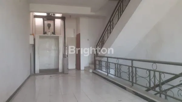 image RUKO 3LT PLUS LIFT KENJERAN PALACE DEKAT SUKOLILO, MERR, MANYAR,TAMBAKWEDI, KALIJUDAN, MULYOSARI, GALAXY MALL,RUNGKUT, PAKUWON CITY, UNAIR, ITS, DHARMAHUSADA (11)