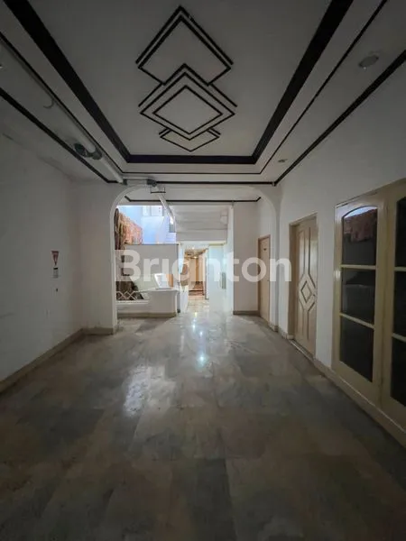 image DISEWAKAN RUKO 3 LANTAI DI KUTA (2)