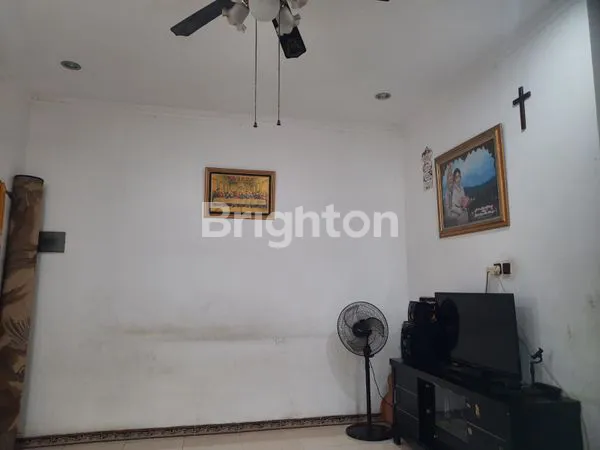 image DIJUAL RUMAH 3 LANTAI DI PONDOK UNGU PERMAI BEKASI (4)