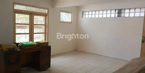 image RUMAH PUSAT KOTA DI RAYA DARMO  (2)