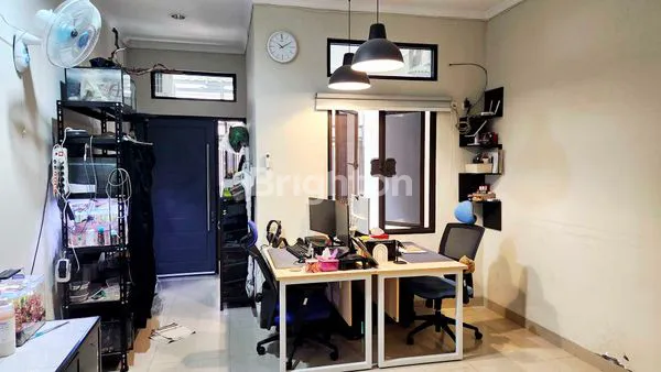 image RUMAH TANJUNG DUREN 3 LANTAI SEMI FURNISH SIAP DIHUNI & BEBAS BANJIR (2)