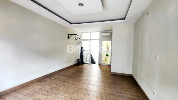 image RUMAH TANJUNG DUREN 3 LANTAI SEMI FURNISH SIAP DIHUNI & BEBAS BANJIR (6)