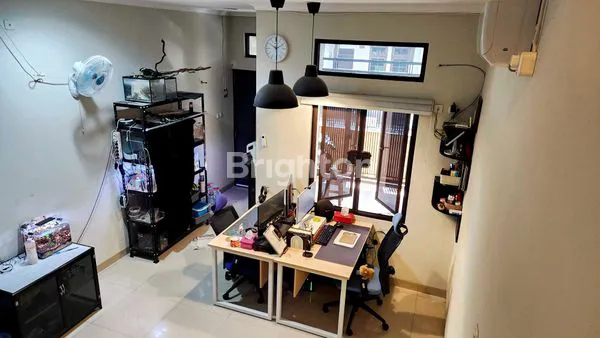 image RUMAH TANJUNG DUREN 3 LANTAI SEMI FURNISH SIAP DIHUNI & BEBAS BANJIR (3)