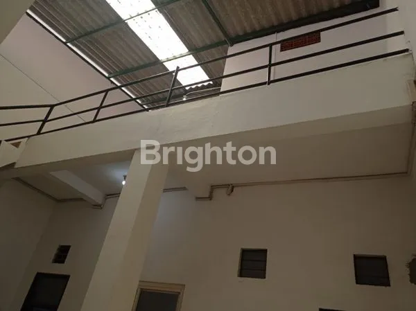 image *RUMAH USAHA SIAP HUNI 2 LANTAI DI PACAR KEMBANG, LOKASI STRATEGIS, JALAN RAYA KEMBAR, 10 MENIT KE RAYA DHARMAHUSADA, WARON HOSPITAL, RSUD DR SOETOMO, KAMPUS A UNAIR (NON FURNISHED)*  (8)