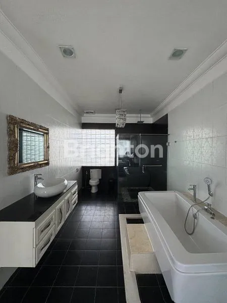 image DIJUAL VILLA MEWAH UNGASAN DI BUKIT – LOKASI STRATEGIS DAN SIAP HUNI (4)