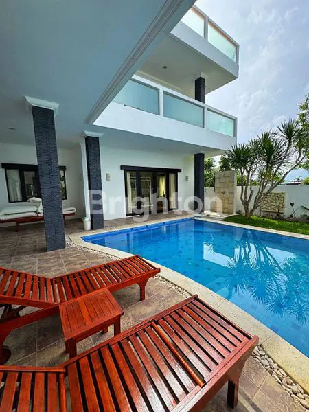 image DIJUAL VILLA MEWAH UNGASAN DI BUKIT – LOKASI STRATEGIS DAN SIAP HUNI (1)
