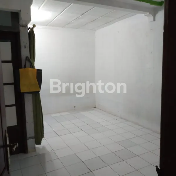 image RUMAH HOEK 2 LANTAI DI PERUMAHAN PAMULANG PERMAI - TANGERANG SELATAN (5)