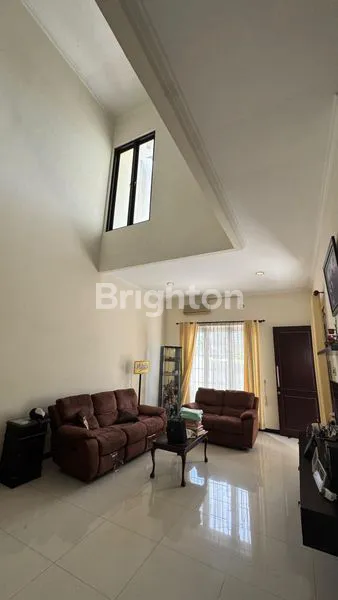 image DIJUAL RUMAH 2 LANTAI NGINDEN INTAN TIMUR (3)