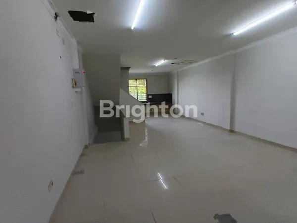 image RUKO GANDENG 3 LANTAI DIJUAL DI AREA BISNIS ARIFIN AHMAD PEKANBAR (6)