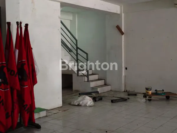 image RUKO JALAN RAYA KENJERAN NOL 0 KILOMETER JALAN RAYA KENJERAN 1 MENIT SETELAH BELOKAN DARI ARAH MERR KE JALAN RAYA KENJERAN RUKO DEKAT MERR (5)