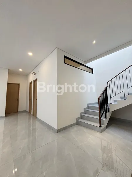 image RUMAH BARU SIAP HUNI TERENOVASI DI KELAPA GADING  (2)