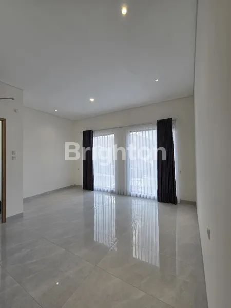 image RUMAH BARU SIAP HUNI TERENOVASI DI KELAPA GADING  (4)