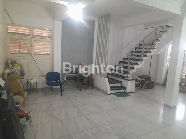 image BANGUNAN 2 LANTAI LOKASI TEMPEL SUKOREJO (3)