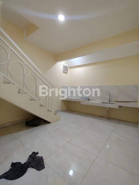 image DI JUAL RUMAH 2 LANTAI MINIMALIS DI JAKARTA TIMUR, 10-15 MENIT KE CAWANG TOL, 10 MENIT KE TAMAN MINI INDONESIA INDAH, 10-15 MENIT KE PASAR REBO/CIRACAS (4)