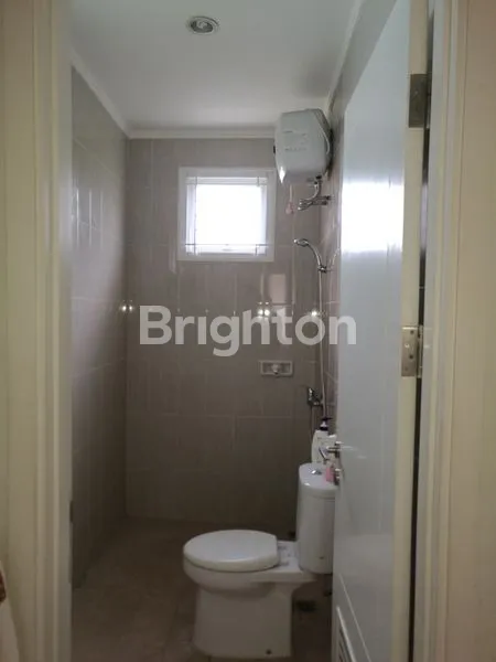 image RUMAH 3 LANTAI SEMI FURNISHED SIAP HUNI DI MONTANA VILLAGE BY PARAMOUNT LAND GADING SERPONG TANGERANG (5)