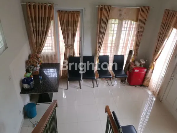 image RUMAH 3 LANTAI SEMI FURNISHED SIAP HUNI DI MONTANA VILLAGE BY PARAMOUNT LAND GADING SERPONG TANGERANG (2)