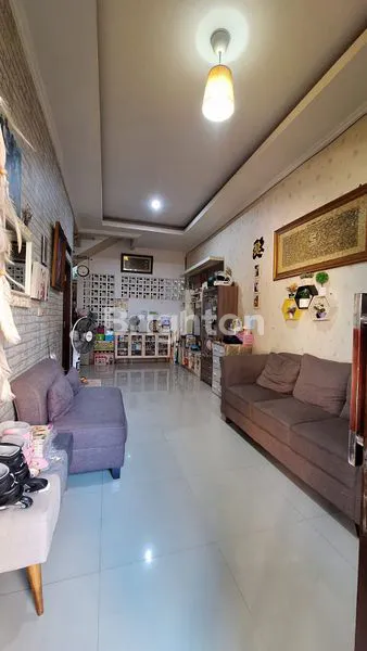 image RUMAH 2 LANTAI CANTIK DI JAGAKARSA, SHM (3)