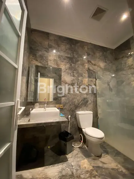 image DIJUAL RUMAH 3 ½ LANTAI DI PURI GADING – POTENSI BESAR DAN SIAP SENTUHAN AKHIR (8)