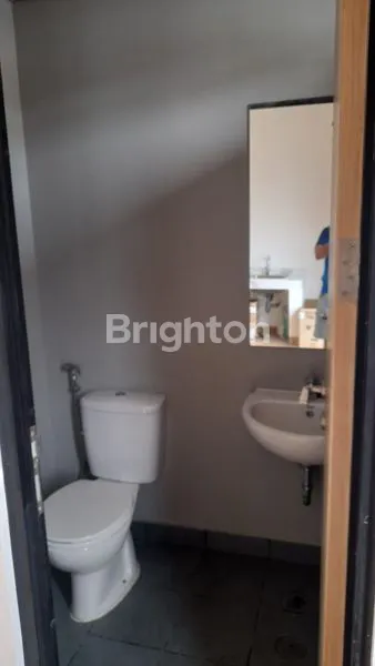 image RUMAH RAPI 2 LT SIAP HUNI DI CENDANA PEAK LIPPO KARAWACI UTARA TANGERANG (7)