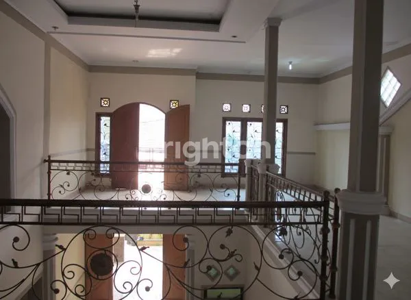 image RUMAH KOKOH 2 LANTAI LOKASI SANGAT STRATEGIS DAN NYAMAN (6)