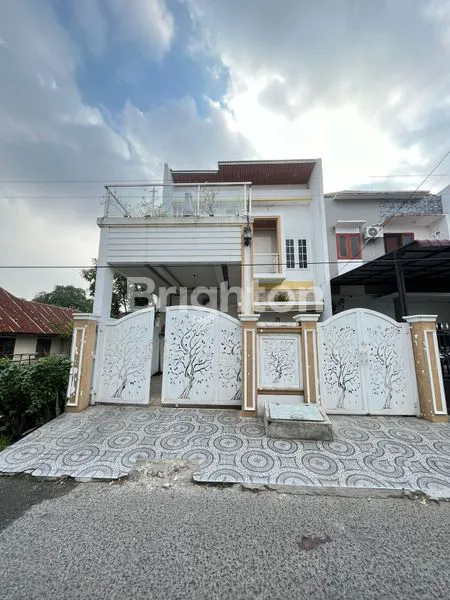 image RUMAH MEWAH ADA KOLAM RENANG (2)