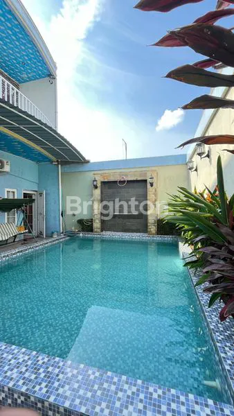 image RUMAH MEWAH ADA KOLAM RENANG (7)
