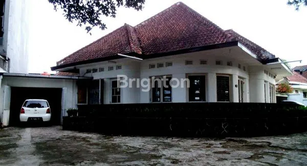 image RUMAH ASRI BANGUNAN BELANDA DI JANTUNG KOTA BANDUNG (7)