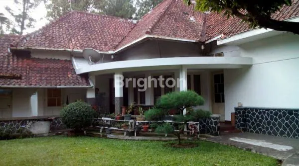 image RUMAH ASRI BANGUNAN BELANDA DI JANTUNG KOTA BANDUNG (1)