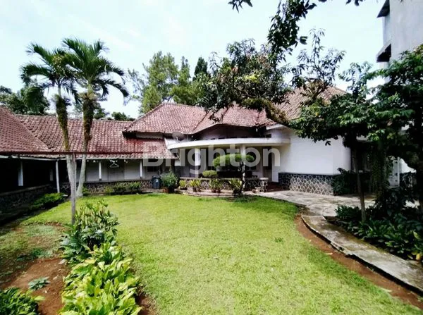 image RUMAH ASRI BANGUNAN BELANDA DI JANTUNG KOTA BANDUNG (2)