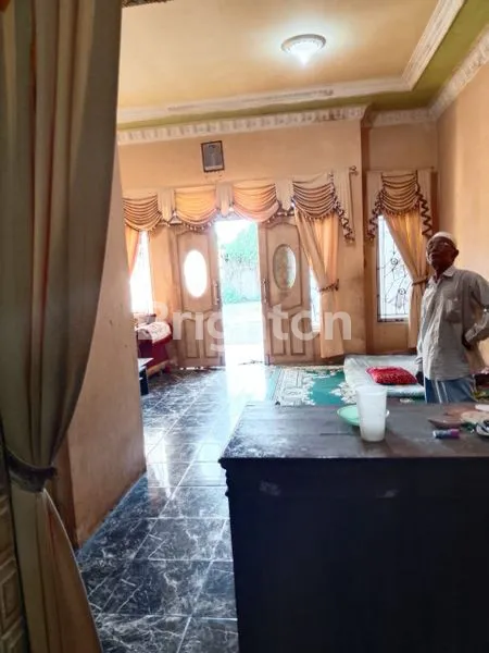 image RUMAH 2LT TEPI JALAN SELAT BALI SIANTAN TENGAH PONTIANAK UTARA  (2)