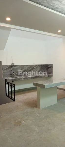 image RUMAH 3 LT  MODERN CASUAL ELEGAN FULL FURNISHED  STRATEGIS PURIMAS SURABAYA TIMUR SELATAN DEKAT RAYA MERR DAN UPN SERTA UINSA DAN POLTEK PELAYARAN DAN TOLL JUANDA (5)