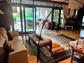 image RUMAH 1 LANTAI LUAS DAN MEWAH DILENGKAPI KOLAM RENANG DI CIPETE JAKARTA SELATAN (2)