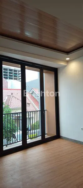 image RUMAH HOOK 3 LT MODERN CASUAL ELEGAN PURIMAS DEKAT UPN DAN RAYA MERR UINSA DAN TOLL JUANDA SERTA POLTEK PELAYARAN (8)