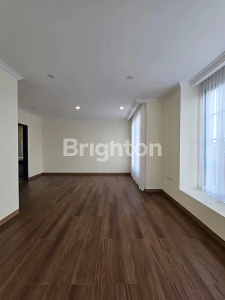 image RUMAH 3 LANTAI BERGAYA PARIS EKSKLUSIF GADING SERPONG CLUSTER FAVORIT (5)