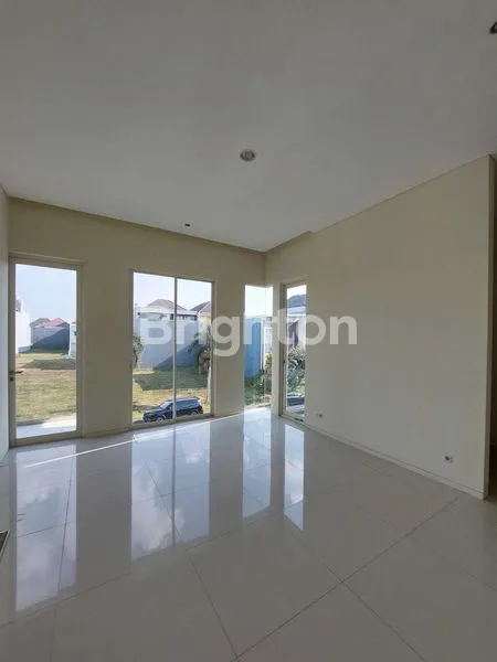 image RUMAH MEWAH 2 LANTAI CITRALAND UTAMA, SURABAYA BARAT. STRATEGIS DEKAT KOMERSIAL AREA RAYA TELAGA UTAMA - PUSAT KULINER GWALK CITRALAND - SEKOLAH CIPUTRA - KEDUBES US - KOMERSIAL AREA NIAGA GAPURA - UNIVERSITAS CIPUTRA, DLL. (6)