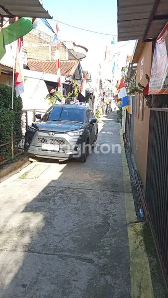 image RUMAH 2 LT DENGAN LINGKUNGAN NYAMAN & DEKAT FASILITAS UMUM DI SAYAP ANTAPANI BANDUNG (3)