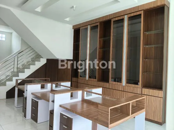 DISEWAKAN RUKO DESIGN KANTOR DITENGAH KOTA