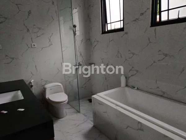 image RUMAH DEKAT MALL DI CITRAGRAN JATIKARYA BEKASI (3)