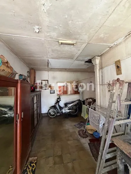 image DIJUAL RUMAH KUNO DI BANJARSARI SOLO, KONDISI TERAWAT DAN STRATEGIS!!! HANYA 1 MENIT KE MALL PARAGON!! ISTIMEWA (3)