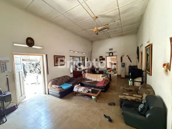 image DIJUAL RUMAH KUNO DI BANJARSARI SOLO, KONDISI TERAWAT DAN STRATEGIS!!! HANYA 1 MENIT KE MALL PARAGON!! ISTIMEWA (6)