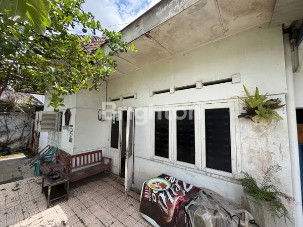 image DIJUAL RUMAH KUNO DI BANJARSARI SOLO, KONDISI TERAWAT DAN STRATEGIS!!! HANYA 1 MENIT KE MALL PARAGON!! ISTIMEWA (7)