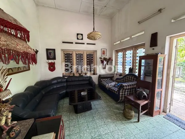 image DIJUAL RUMAH KUNO DI BANJARSARI SOLO, KONDISI TERAWAT DAN STRATEGIS!!! HANYA 1 MENIT KE MALL PARAGON!! ISTIMEWA (8)