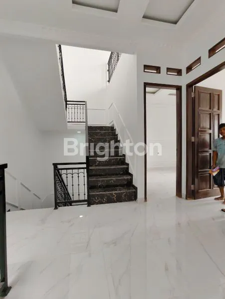 image HUNIAN MEWAH 3 LANTAI DI GROGOL DEPOK (5)