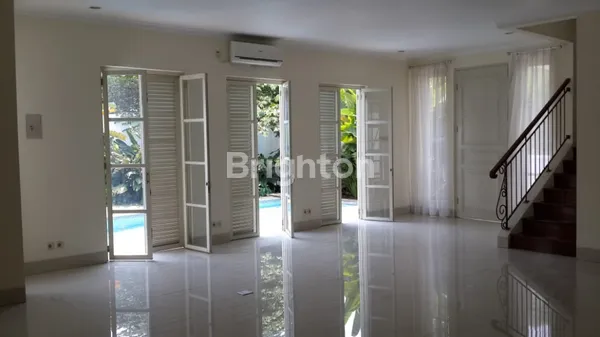 image RUMAH MEWAH 3,5 LANTAI DENGAN KOLAM RENANG PRIBADI DI DUA AT KEMANG RESIDENCE (3)