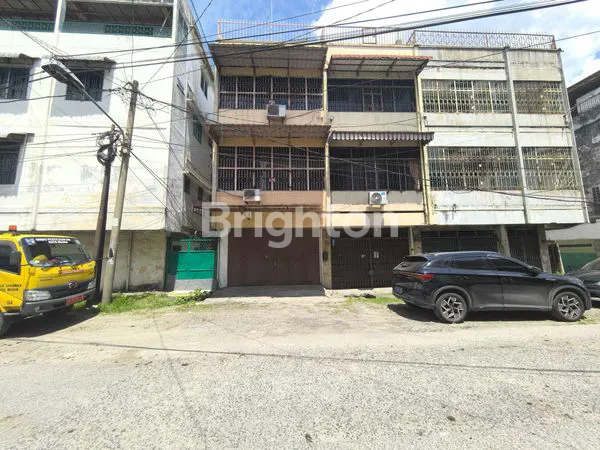 LAPAK DAGANG, LANTAI DASAR RUKO DI DAERAH STRATEGIS