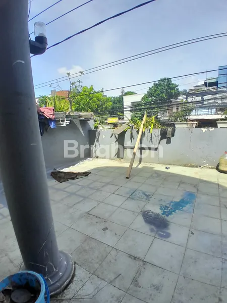 image JUAL RUMAH USAHA DI SURABAYA PUSAT 0 JALAN RAYA , COCOK DIJADIKAN SEGALA USAHA (6)
