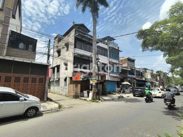 image RUKO BISNIS DI DAERAH PADAT LINTASAN DAN PEMUKIMAN (3)